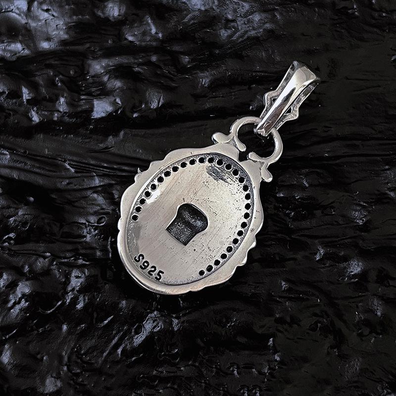 Vintage Embossed Crown Oval Pendant Necklace: Fashionable Women's Clavicle Sweater Chain