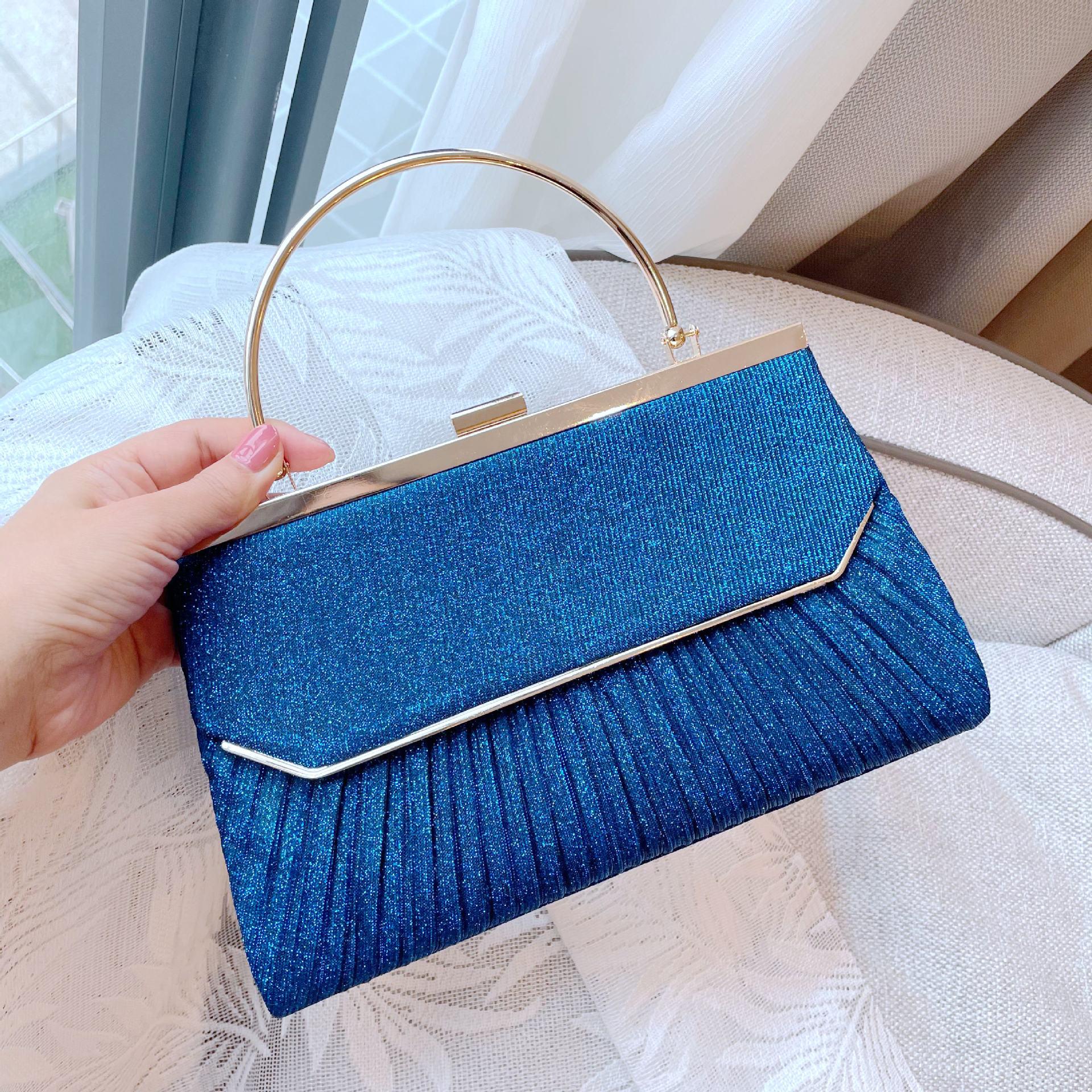 

Фактурный плиссированный вечерний клатч – универсальная маленькая сумочка для банкетов и вечеринок