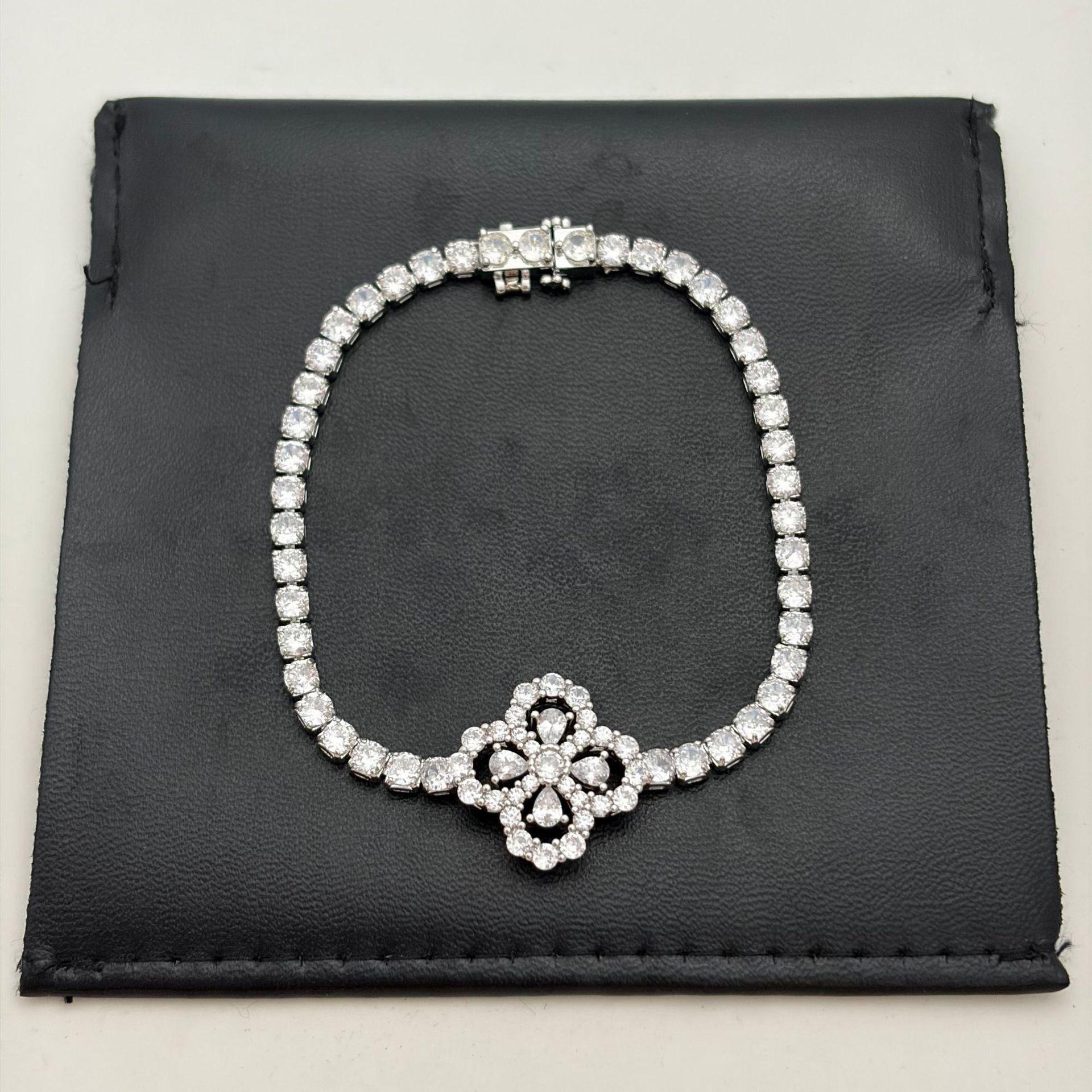 2026 Full Diamond Four-leaf Clover Bracelet Inlaid with Light Luxury High-end Flower Bracelet Women s Exquisite Jewelry 17CM