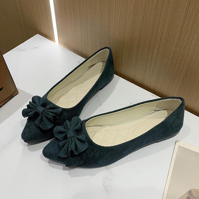 2025 Women's Solid Color Floral Pointed Flat Cloth Shoes with Embroidered Design In Large Sizes