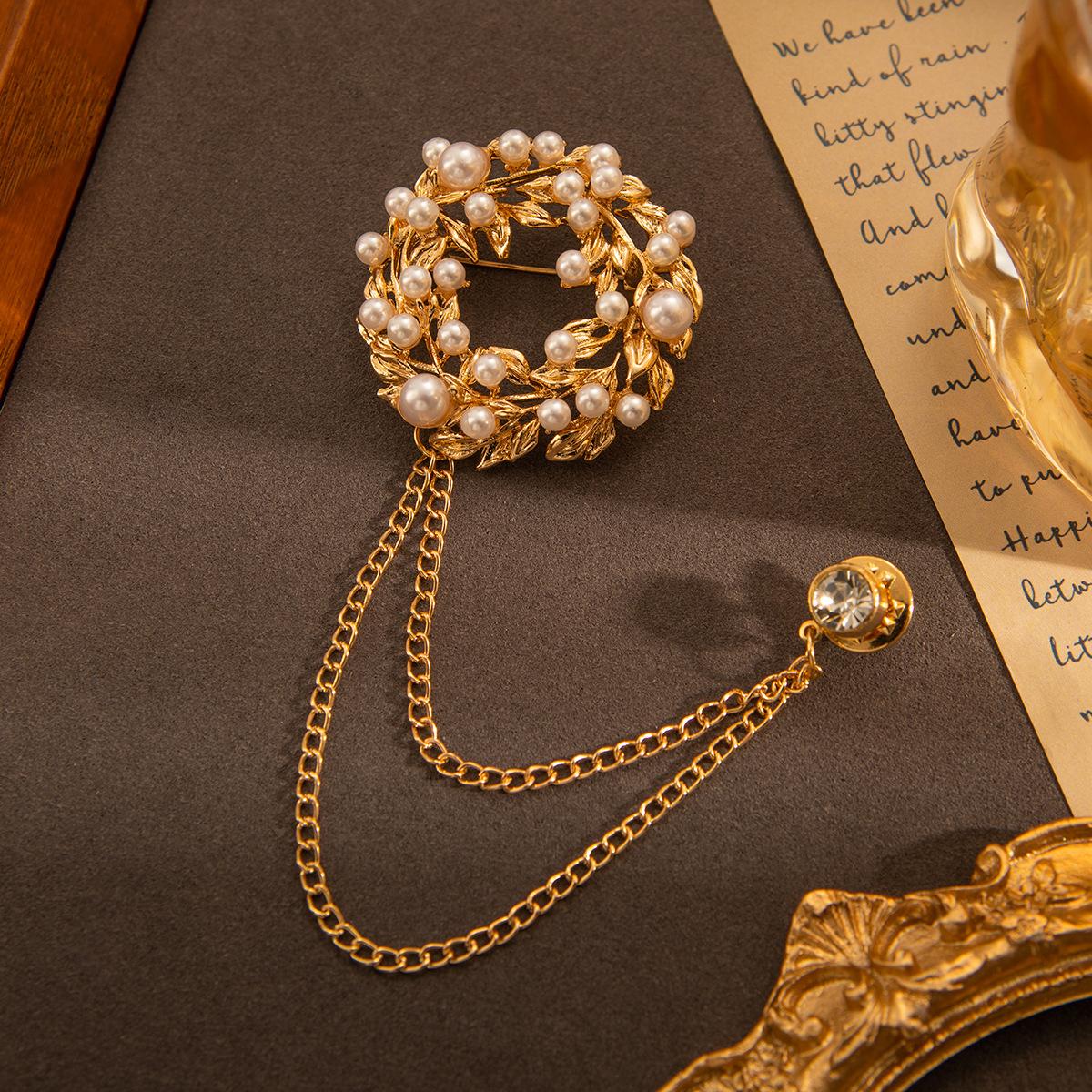 Персонализированная цветочная брошь в британском стиле, высококлассная нишевая брошь-булавка, аксессуары для костюма, булавка из сплава