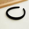 Narrow-edge Hairband with A Retro and Simple Design, Made of Fabric, Suitable for All Occasions and A High-crown Headband Hair Accessory for The Head.
