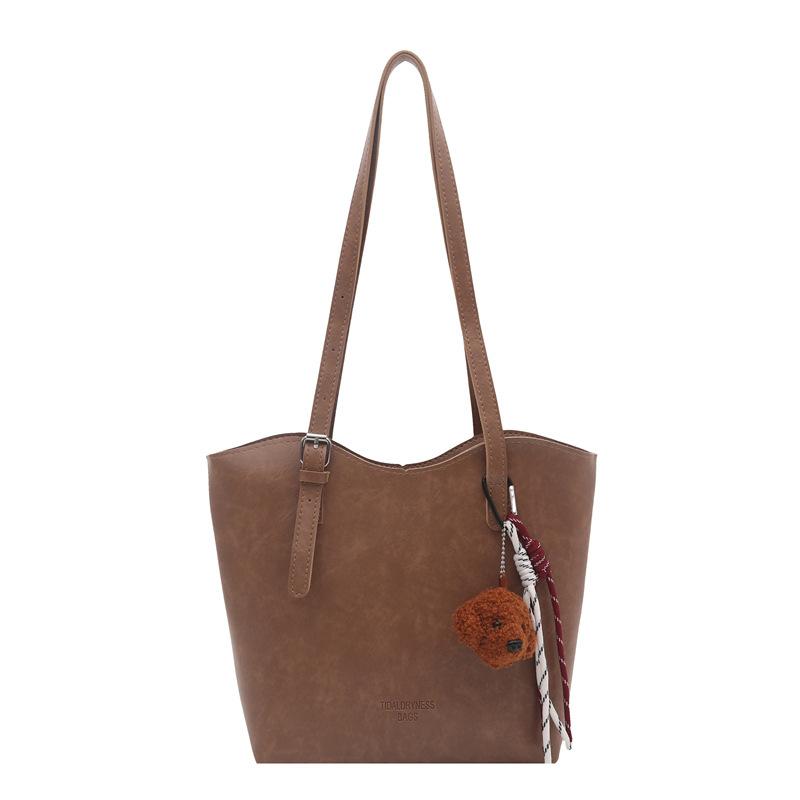 

Trend to work commuter bag large capacity new autumn and winter retro fashion hand carry single shoulder simple tote bag with pendant model світло-коричневого кольору
