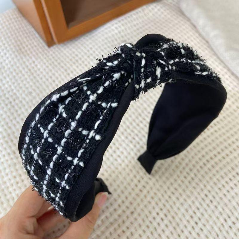 Luxury Autumn/Winter Hairband for Women - Elegant Wide-Brimmed Skull Top Clip for Hair & Face Wash.