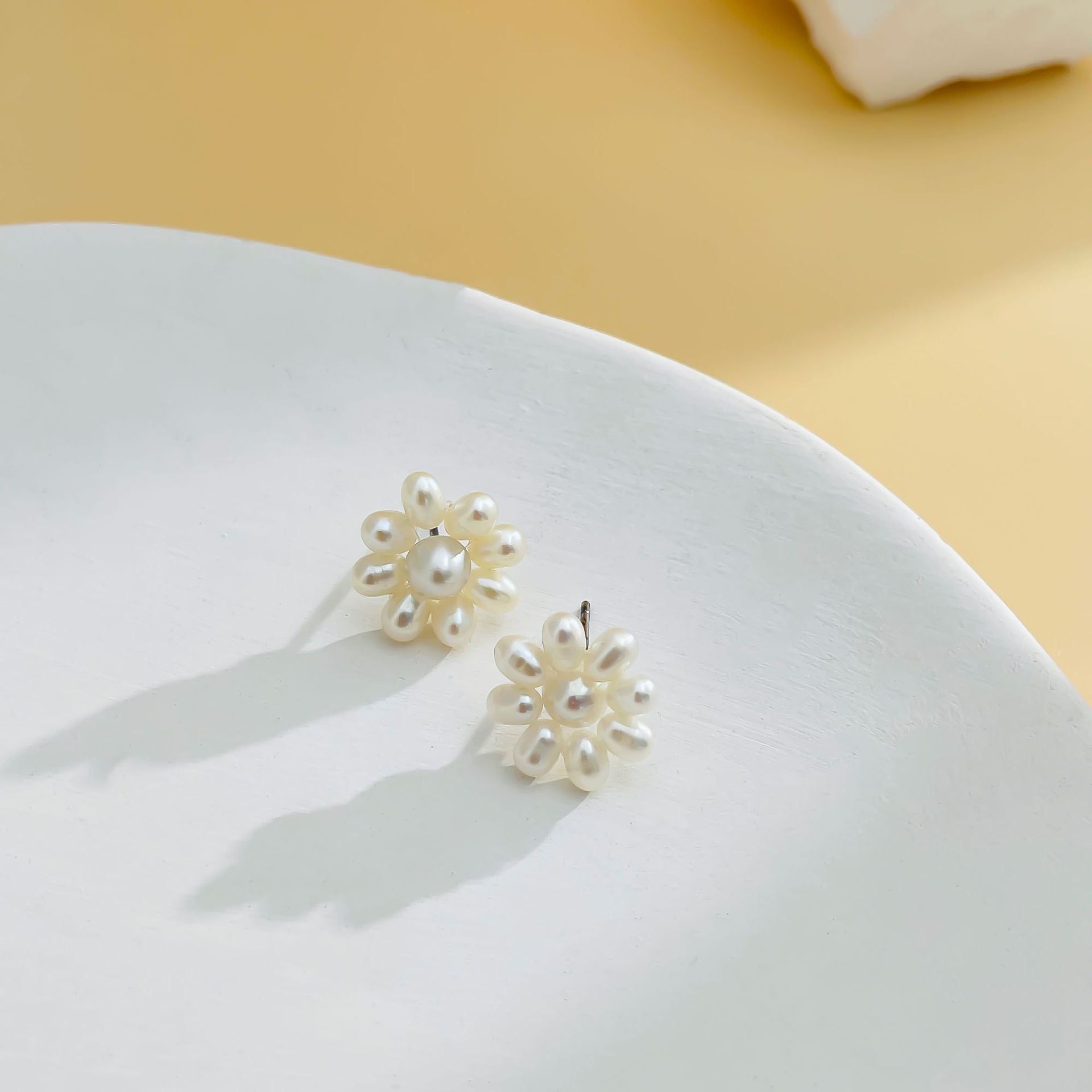 

Серьги-гвоздики из натурального пресноводного жемчуга, лепестки, стерлинговое серебро 925 пробы, французский романтический, изысканный и универсальный темперамент, маленькие ароматные серьги 925 silver белый