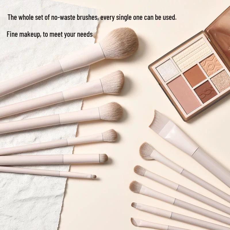 Set di pennelli da trucco professionali per principianti: Pennelli Ombretto, Blush, Contour per Aspiranti Truccatori.