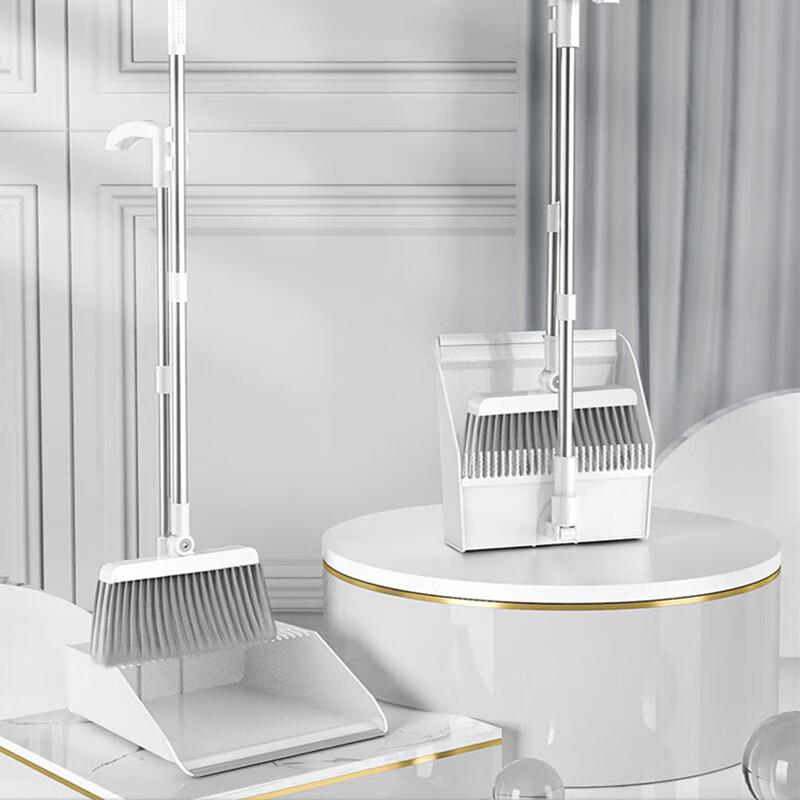 Aige Broom and Dustpan Set