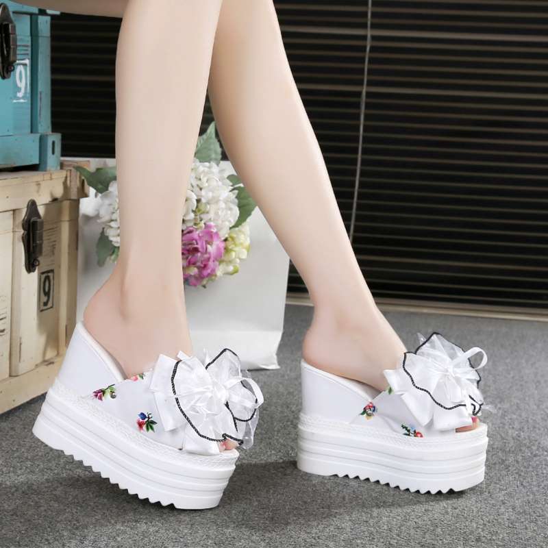 Slippers Women's Summer 2025 New Versatile Outer Wear 13cm Thick Bottom Flower One-word Drag Korean Version Slope Heel Muffin Cool Slippers