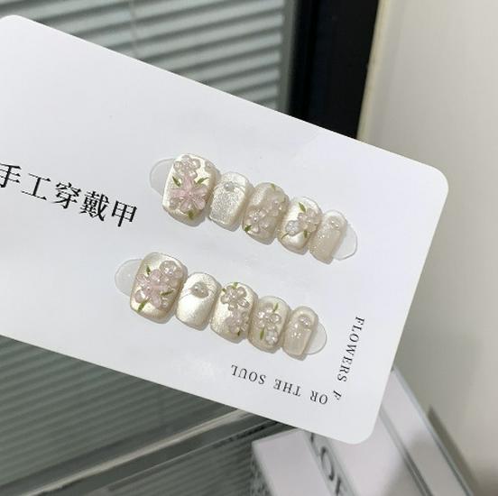 

Handmade Cat Eye Floral Nail Stickers: Spring/Summer Daywear Regular Hand