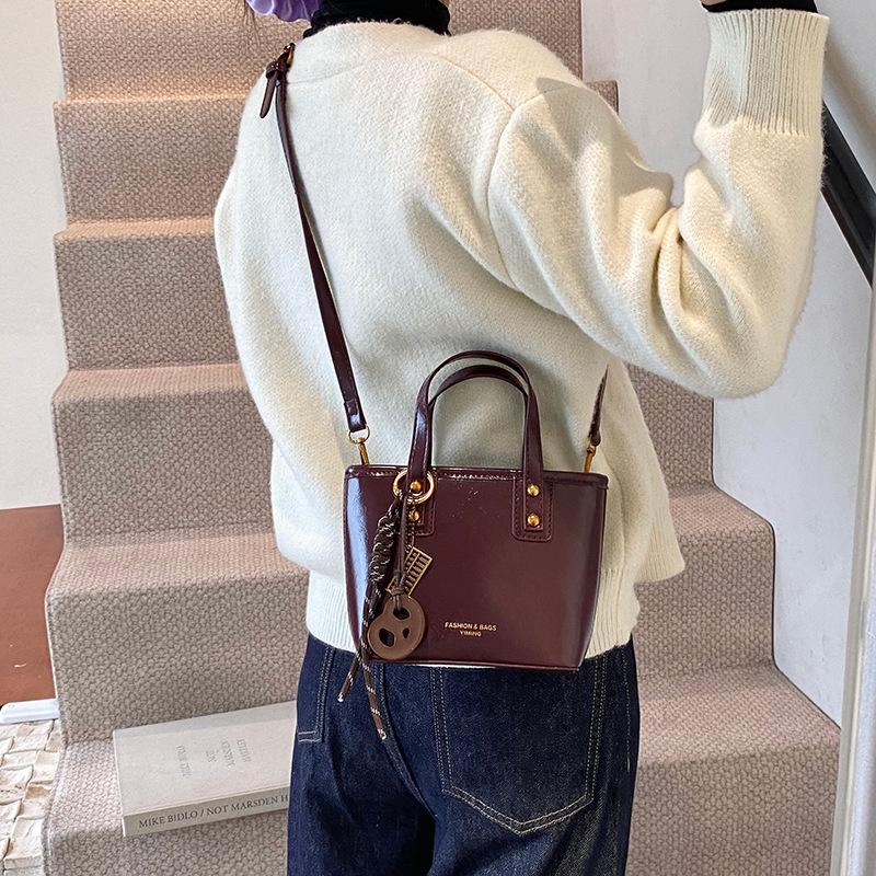 2025 New Bag Women's Bag Trendy Fashion Small Square Bag Popular Plush Pendant Shoulder Messenger Bag Premium Feeling Bag