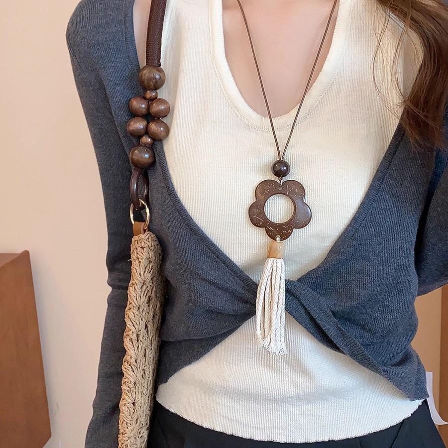 Retro Chinese Tassel Necklace: Unique Ethnic Style Women's High-End Clavicle Chain.