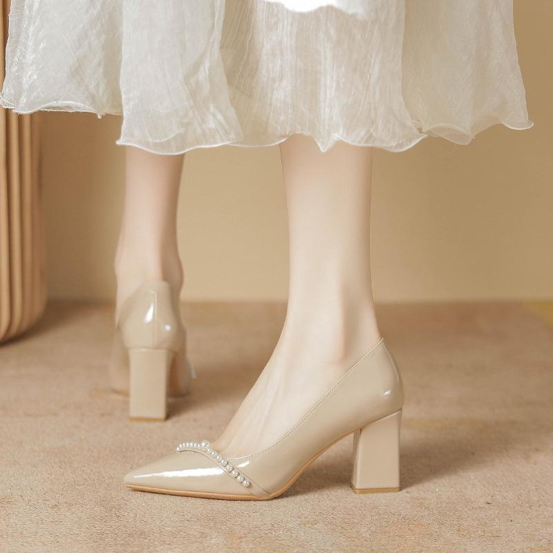 Höga klackar dam vår ny mild temperament spetsiga tjocka höga klackar enskor dam grunda bröllopsskor