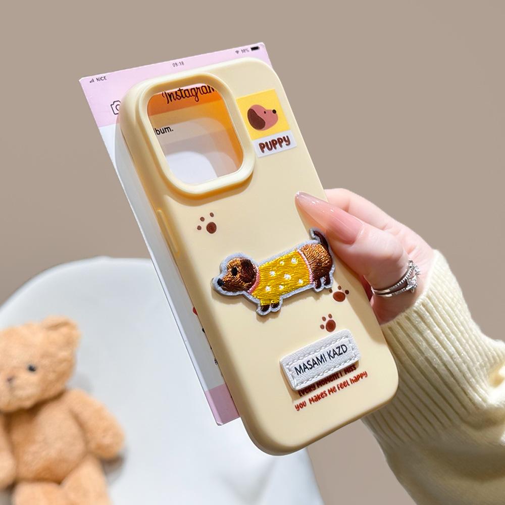Applicable to Apple 16/17Promax mobile phone case embroidered dachshund soft case iPhone15/14 anti-drop protective case