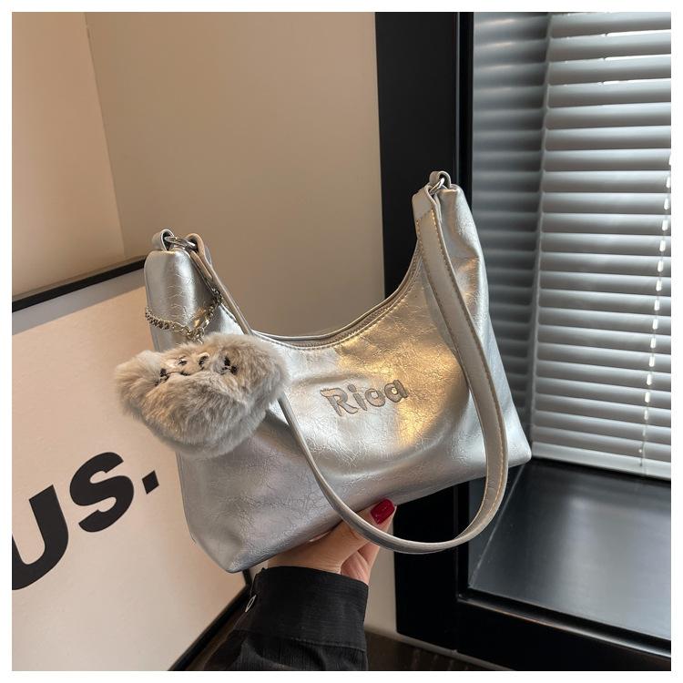 

Корейская версия модной нишевой текстурной сумки-пельменя для подмышек, женская сумка 2024 года, новая осенняя простая сумка-мессенджер через плечо серебряный