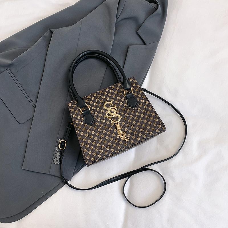 Stylish Retro Checkered Handbag With Elegant Pu Material And Soft Structure For Daily Use