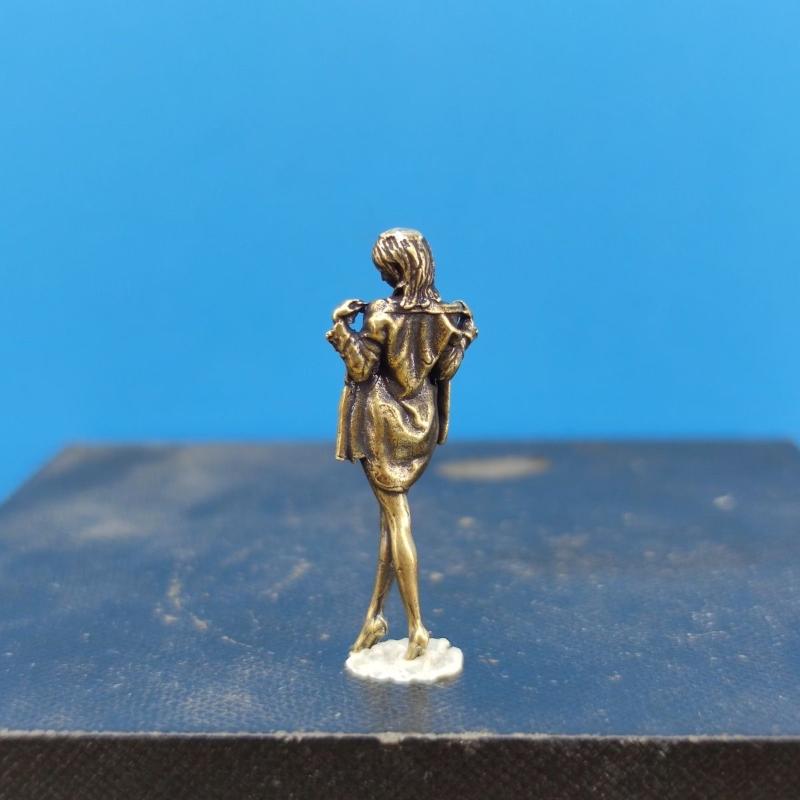 

Retro Brass Beauty Female Doll Figurine Model Sexy Beauty Statue Creative Crafts Desktop Ornament Office Home Decoration Gift 1Pcs