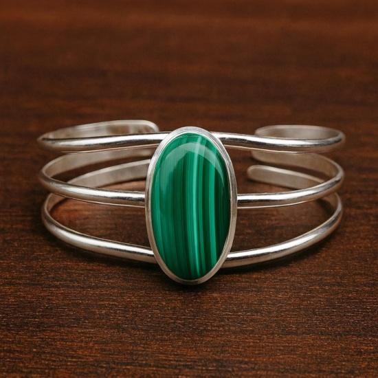 

Зеленый малахитовый серебряный браслет-манжета, ручной работы, овальной формы, с драгоценным камнем, регулируемый минималистичный браслет Adjustable серебряный