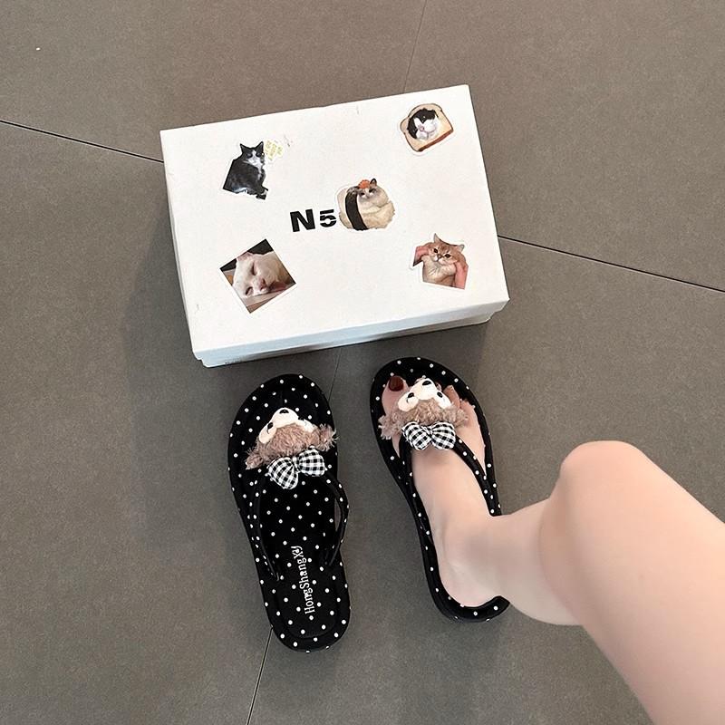 Cartoon versatile non-slip thick-soled flip-flops for girls to wear in summer 2025 new models with skirts, soft-soled cool slippers