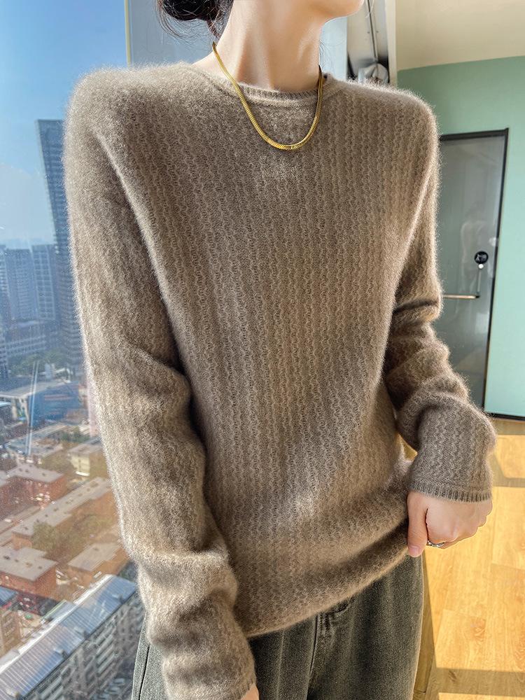 Women's Soft Wool Sweater: Cozy, Loose-Fit, Long-Sleeve, Round Neck - Perfect as a Thick Base Layer for Fall and Winter