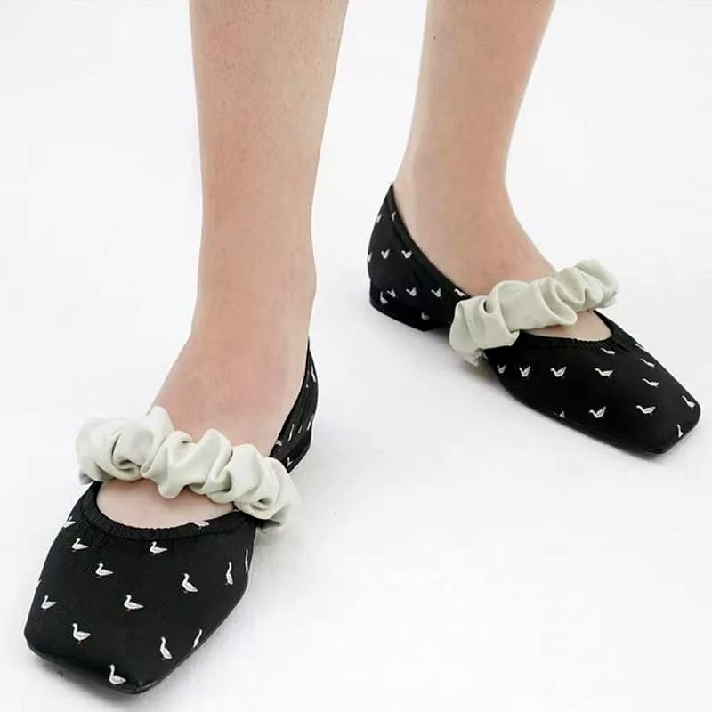 Fashion Cozy Ballet Flats Women Fashion Pleated Elastic Band Swan Pattern Design Mary Janes Shoes for Women Elegant Square Toe Loafers