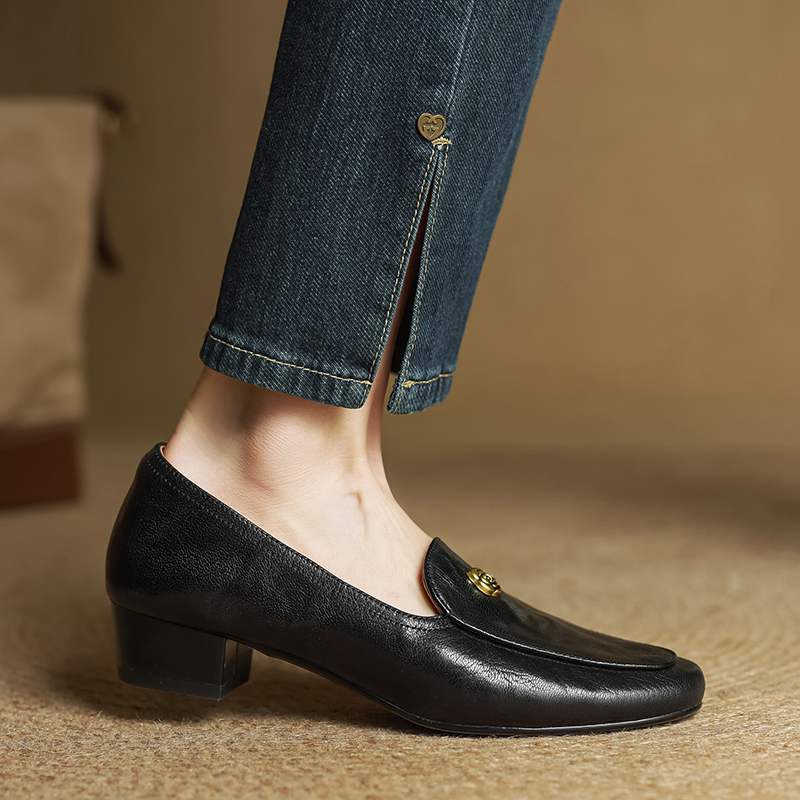 Krazing Pot Sheepskin Fashion Summer Spring Autumn Summer Slip on Women Round Toe Med Heels Metal Flowers Pleated Style Loafers