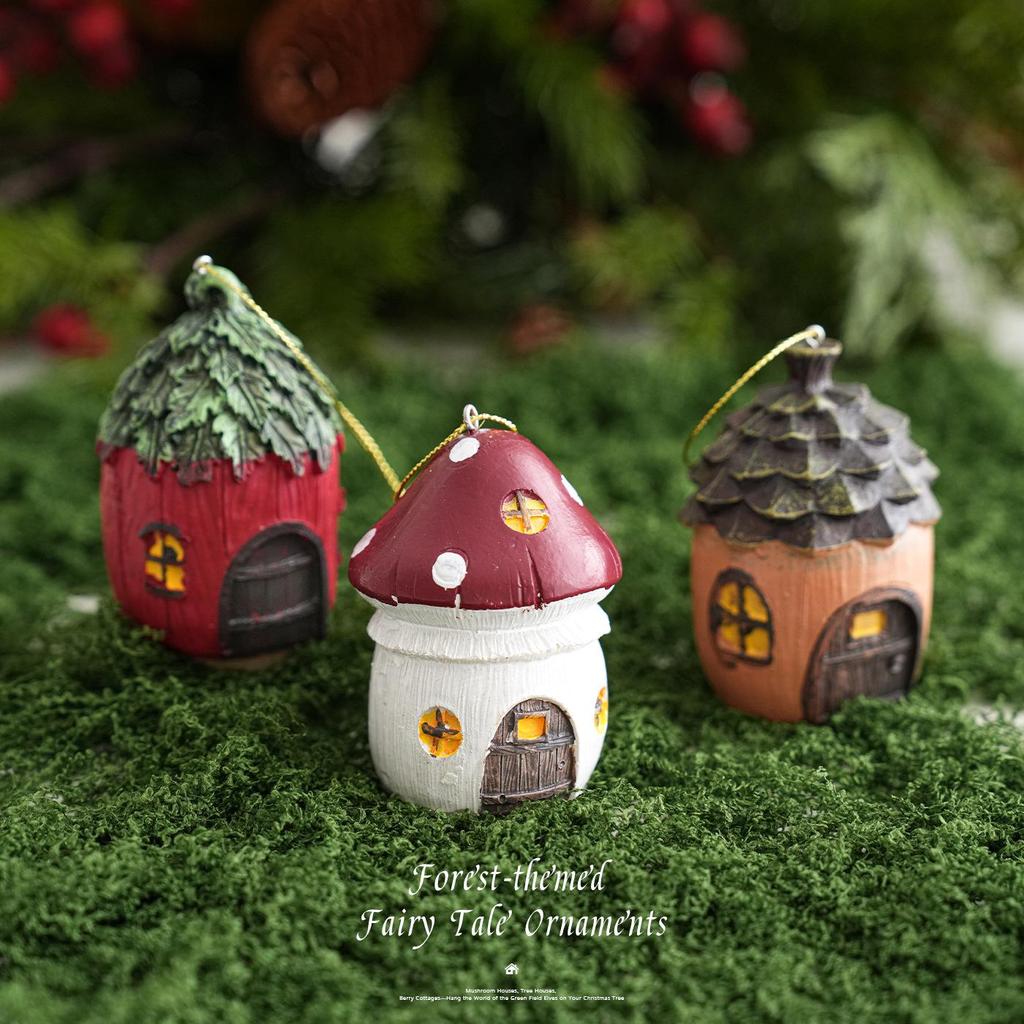 Mini Garden Mushroom Pinecone Christmas House Resin Ornament for Courtyard Bonsai and Flower Pot Decoration