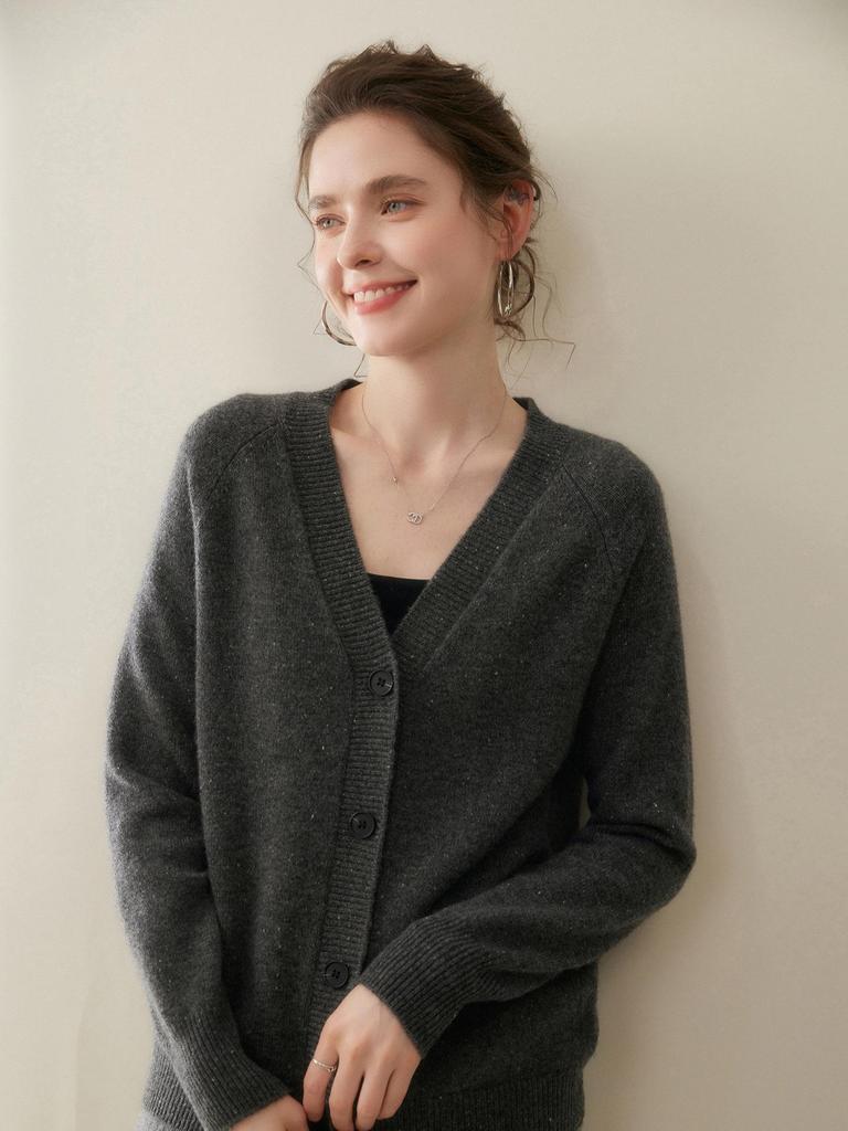 Thickened Autumn/Winter V-neck Cashmere Cardigan: Slimming Knitted Sweater for Women, Versatile and Stylish