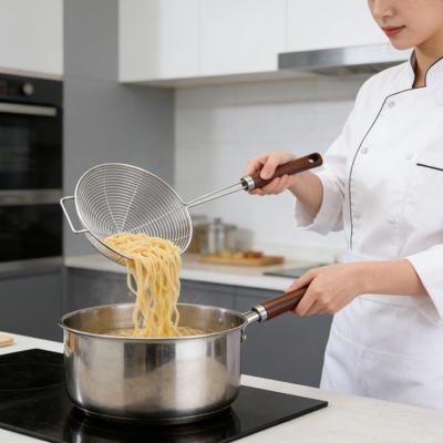 Skimmer Spoon Pasta Strainer with Long Handle Stainless Steel Wire Mesh Colander for Frying And Boiling Heat-Resistant Kitchen Tool for Draining And