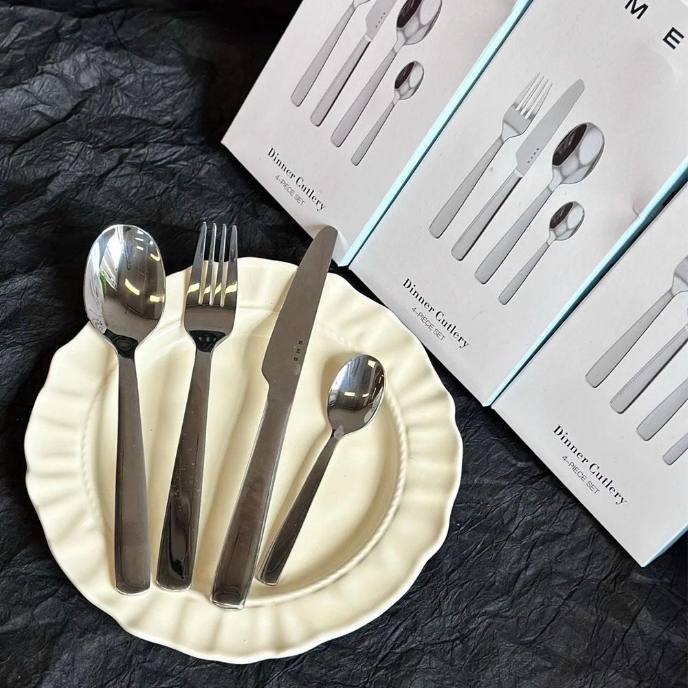 

Утолщенный церемониальный набор из нержавеющей стали из 4 предметов: вилка, ложка, нож, ручка с противоскользящим покрытием, устойчив к коррозии и прост в уходе