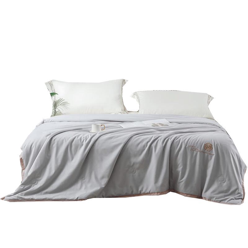 

Hengyuanxiang Camellia Love Embroidered Washable Summer Quilt