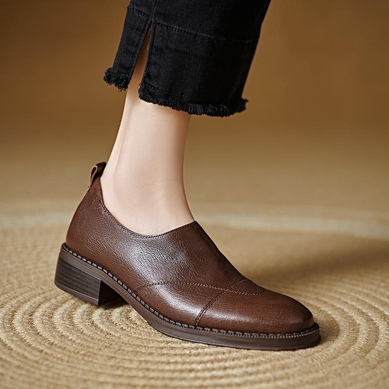 Fashion 2025 New Spring Genuine Leather Women Shoes Round Toe Women Pumps Brogue Designs Shoes for Women Med Heel Loafers Ladies Shoes