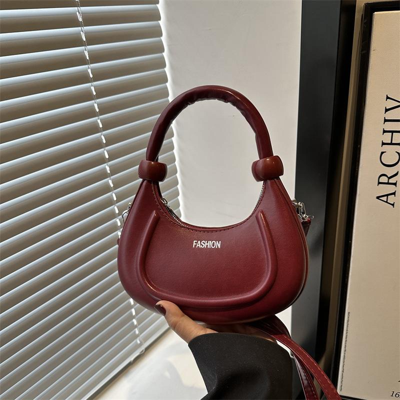 Niche Design Sense Retro Fashion Portable Small Bag Women 2025 Spring New Maillard Shoulder Armpit Bag