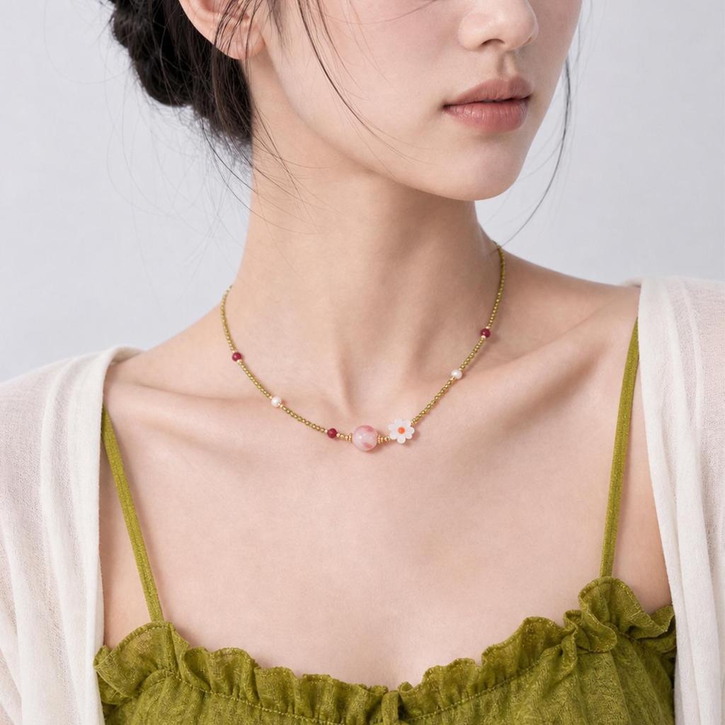 Colorful Dopamine Mother-of-Pearl Flower Women's Choker Necklace: Fashionable, Niche Design, Light Luxury Clavicle Chain.