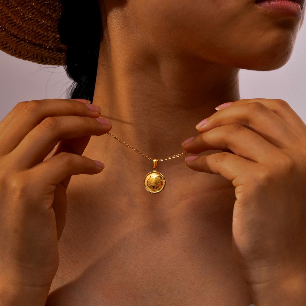 New Trendy Round Brand Pendant Necklace Stainless Steel Full-gloss Shell Medal Pendant Niche Design Net Red Same Necklace