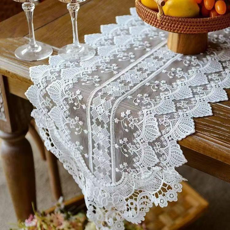 Chemin de table en dentelle Nappe de couverture pour meuble TV européen Serviette Nappe américaine Serviette décorative Nappe longue Chemin de table décoratif Chemin de table pour table basse