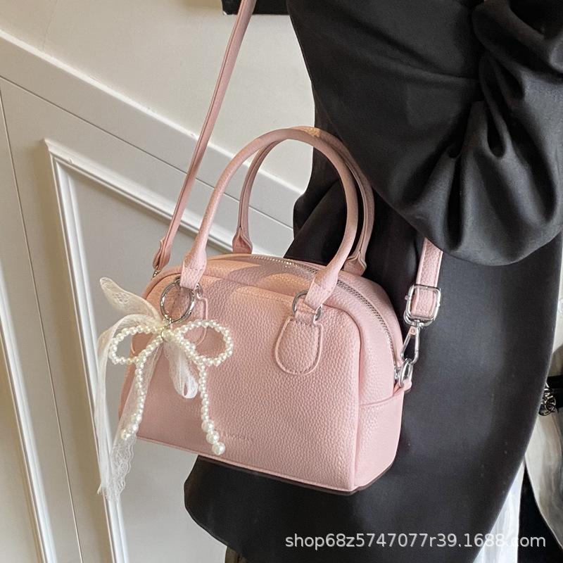 Small bag spring 2025 new temperament portable women's bag Korean version fashion high sense simple shoulder messenger bag