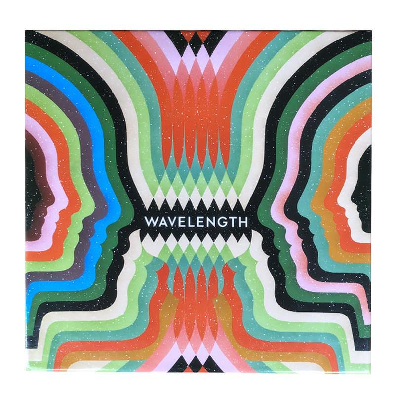 Длина волны: Английское издание Карточная игра с синхронизацией по радиоволнам для непринужденных вечеринок