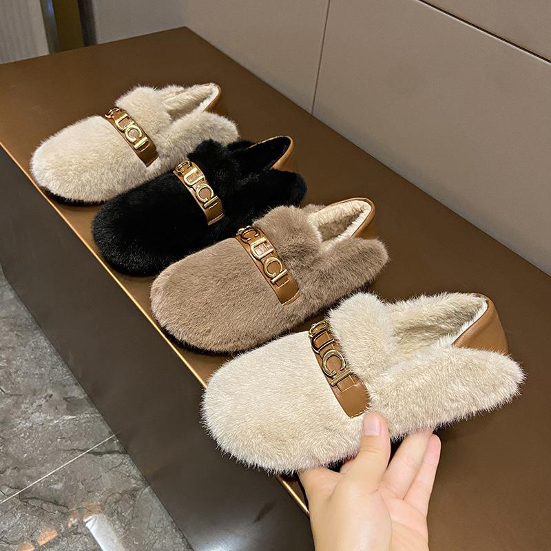 Internet celebrities wear two fluffy shoes on one foot, women wear plush thermal slippers, 2024 new autumn and winter plush shoes