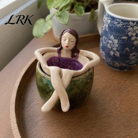Decorative Tea Steeper for Lovers Bathing Girl Infuser Loose Leaf Tea, Fine Mesh Strainer, Creative Resin Personalized Accessory Sitting Figure Filter