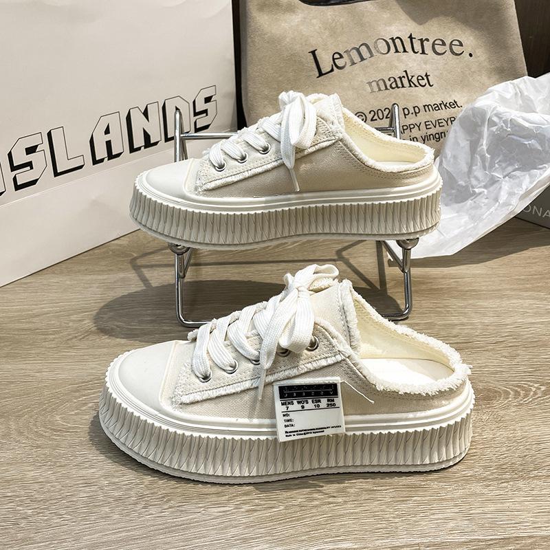 

Customized flat-bottomed fashion board shoes for women in the autumn of 2025, the new versatile little white shoes will increase the height of 35