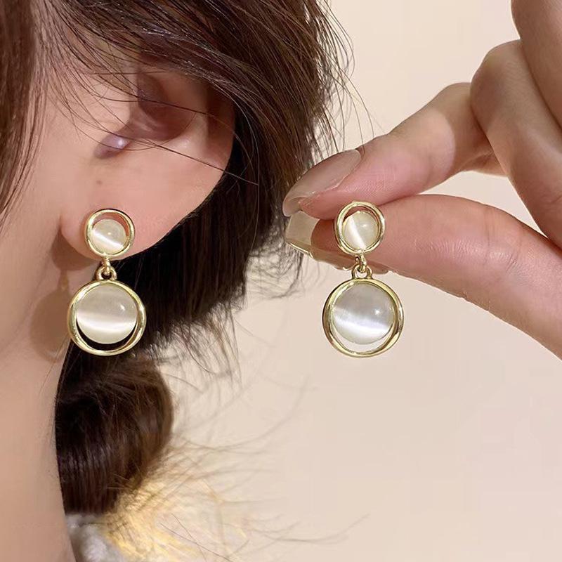 French Agate Tassel Earrings: Retro Luxury Hollow Design for Non-Pierced Ears