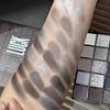 25-kleuren Zwart Matte & Shimmer Oogschaduw Palette Hooggepigmenteerd, Langhoudend, Waterdicht, Smoky & Glitterende Gothic Make-up voor Verleidelijke Ogen