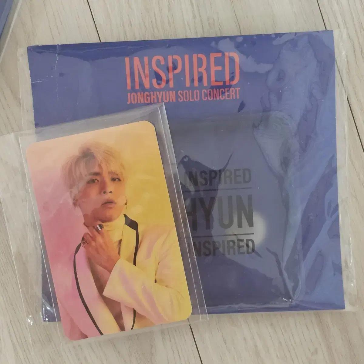 

SHINee Концертная атрибутика с фотокарточкой Jonghyun Hot Pack