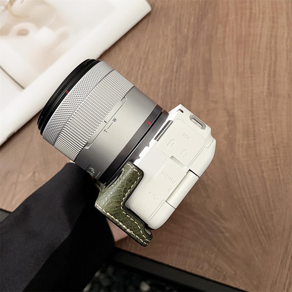 Handgefertigte Kamera-Halbtasche für Canon EOS R50V mit Bodenöffnung für Akkuwechsel, Gehäuseabdeckung aus PU-Leder