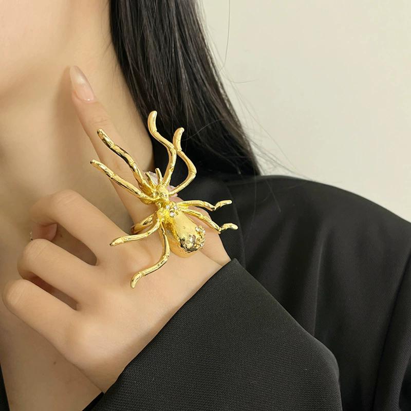 

Exaggerated Rhinestone Metal Giant Spider Pendant Necklace Women s 2025 New Vintage Choker Ring Brooch Punk Party Jewelry Access