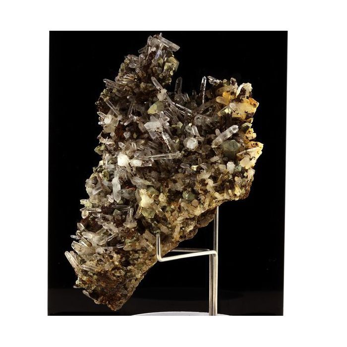 Pierres et Minéraux. Siderite, Quartz , Pyrite. 1114.0 ct. Mésage Mine, Saint-Pierre-de-Mésage, France.