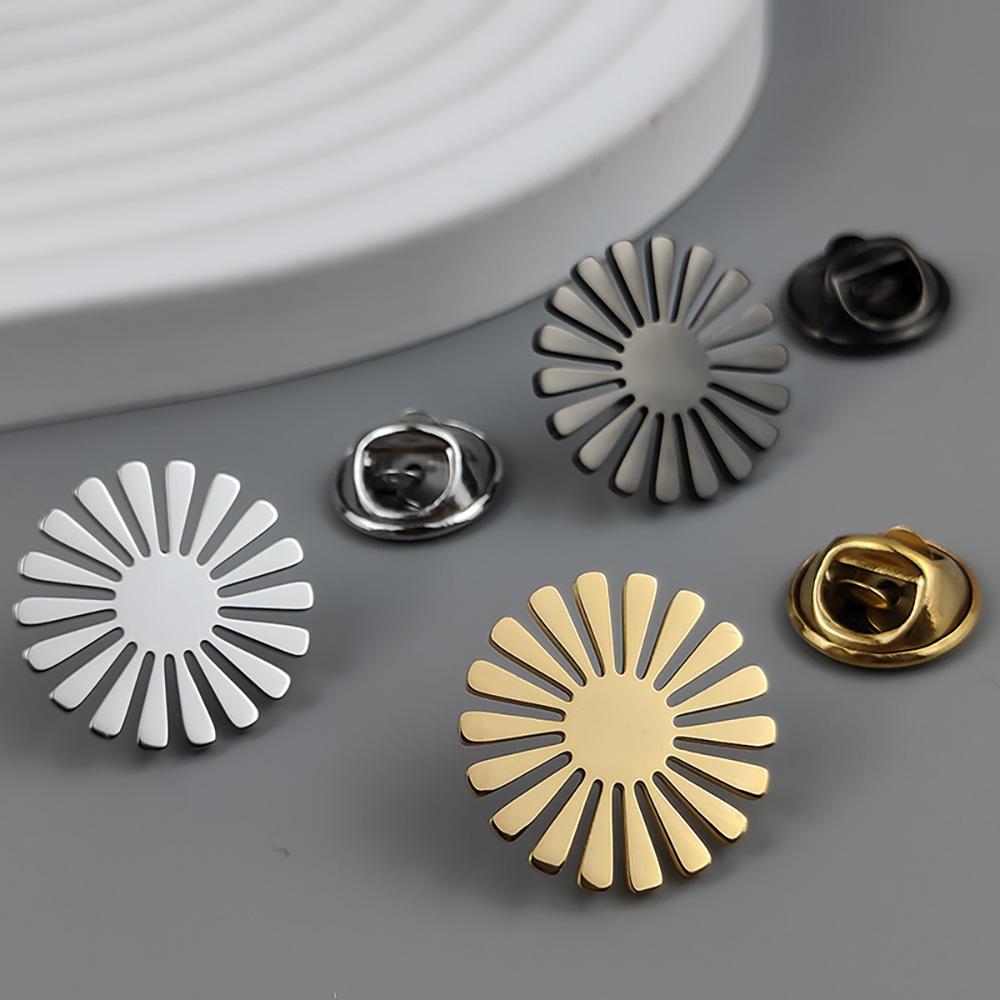 New Sunflower Men's Lapel Pin, 316L Stainless Steel Gold-plated Badge, Black Brooch for Suit Accessories, Gift for Father