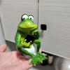 1Pc Resin Frog Ornament Funny Frog Sitting Toilet Figiure Ornament Cute Frog Desktop Ornament for Bedroom Patio Garden Bathroom