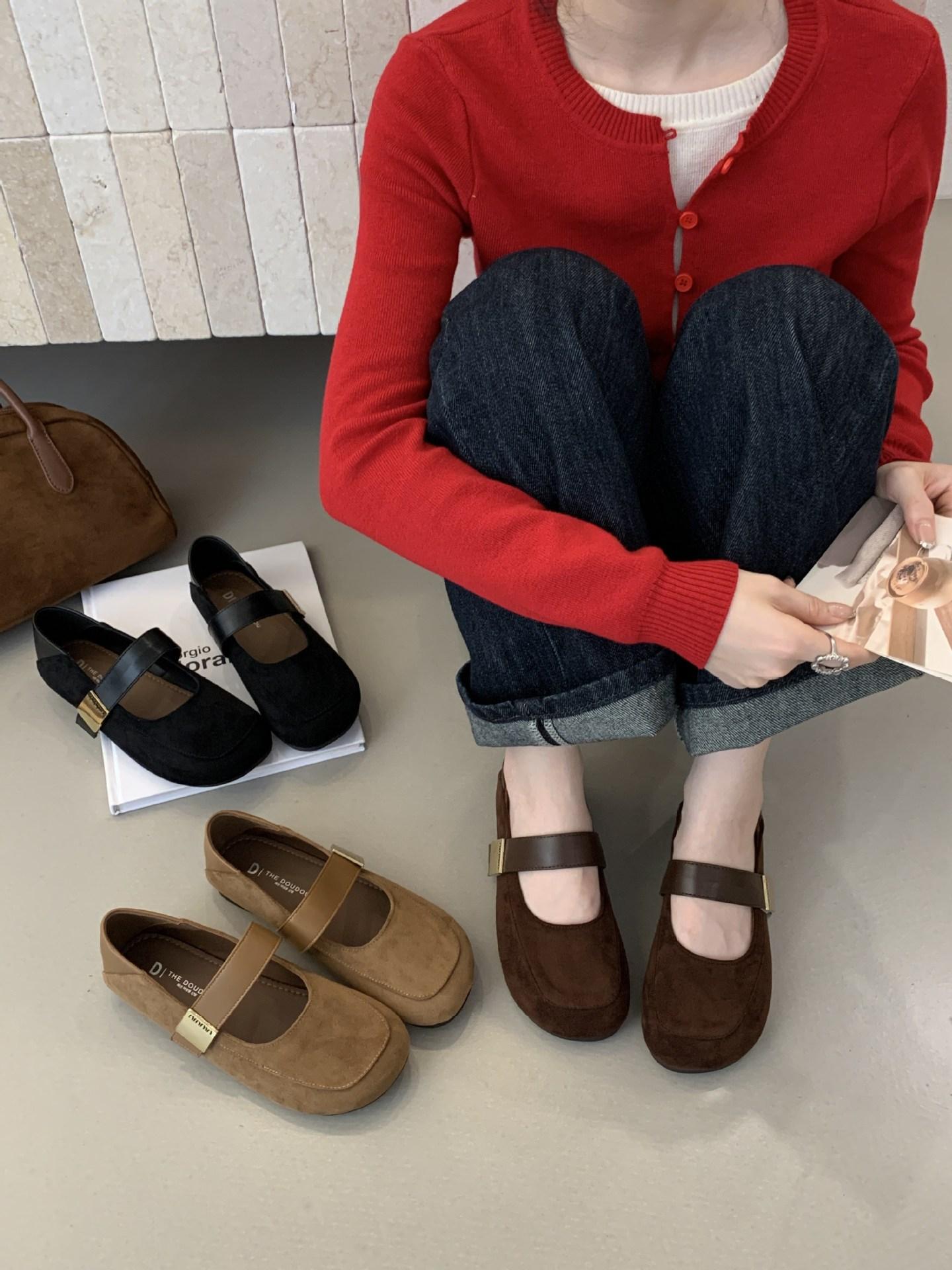 

Retro Mary Jane shoes 2025 new Korean temperament elegant suede metal buckle round head thin soft sole ballet shoes 39 коричневый
