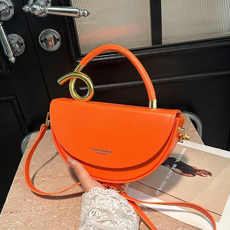 2025 New Fashionable Retro Semi-round Saddle Bag Texture Work Commuter One-shoulder Handbag Female